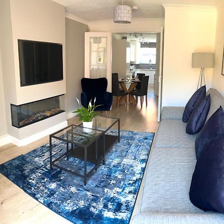 3 Bedroom - 2 Bathroom Townhouse In Corstorphine Near Murrayfield Stadium - Direct Bus To Edinburgh City Centre In 20 Minutes - Two Private Parking Spaces - Private Sunny Garden - Recently Refurbished Exterior foto