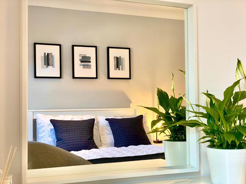 3 Bedroom - 2 Bathroom Townhouse In Corstorphine Near Murrayfield Stadium - Direct Bus To Edinburgh City Centre In 20 Minutes - Two Private Parking Spaces - Private Sunny Garden - Recently Refurbished Exterior foto
