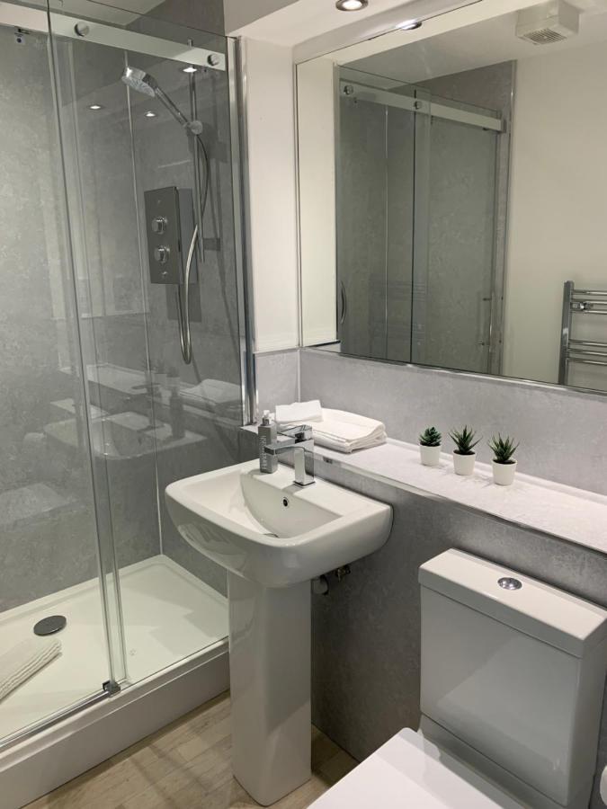 3 Bedroom - 2 Bathroom Townhouse In Corstorphine Near Murrayfield Stadium - Direct Bus To Edinburgh City Centre In 20 Minutes - Two Private Parking Spaces - Private Sunny Garden - Recently Refurbished Exterior foto