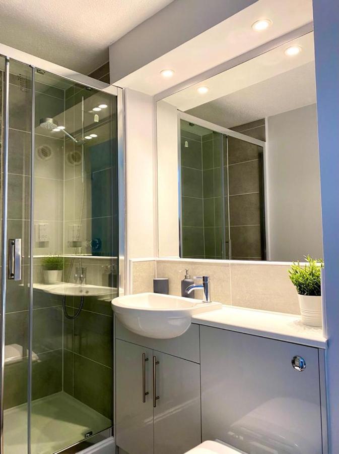 3 Bedroom - 2 Bathroom Townhouse In Corstorphine Near Murrayfield Stadium - Direct Bus To Edinburgh City Centre In 20 Minutes - Two Private Parking Spaces - Private Sunny Garden - Recently Refurbished Exterior foto