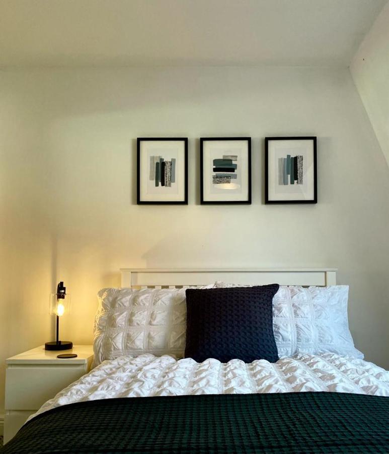 3 Bedroom - 2 Bathroom Townhouse In Corstorphine Near Murrayfield Stadium - Direct Bus To Edinburgh City Centre In 20 Minutes - Two Private Parking Spaces - Private Sunny Garden - Recently Refurbished Exterior foto