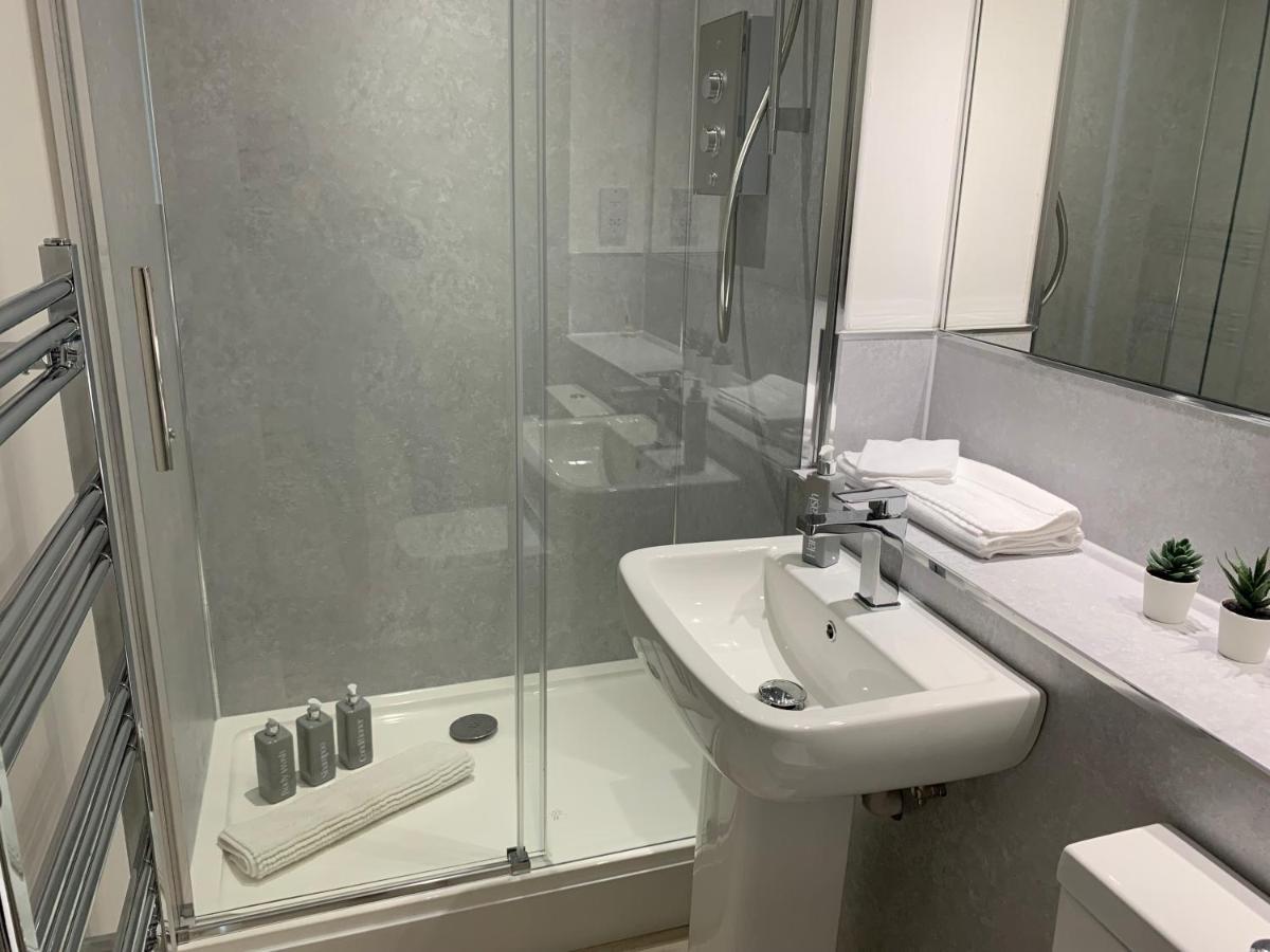 3 Bedroom - 2 Bathroom Townhouse In Corstorphine Near Murrayfield Stadium - Direct Bus To Edinburgh City Centre In 20 Minutes - Two Private Parking Spaces - Private Sunny Garden - Recently Refurbished Exterior foto